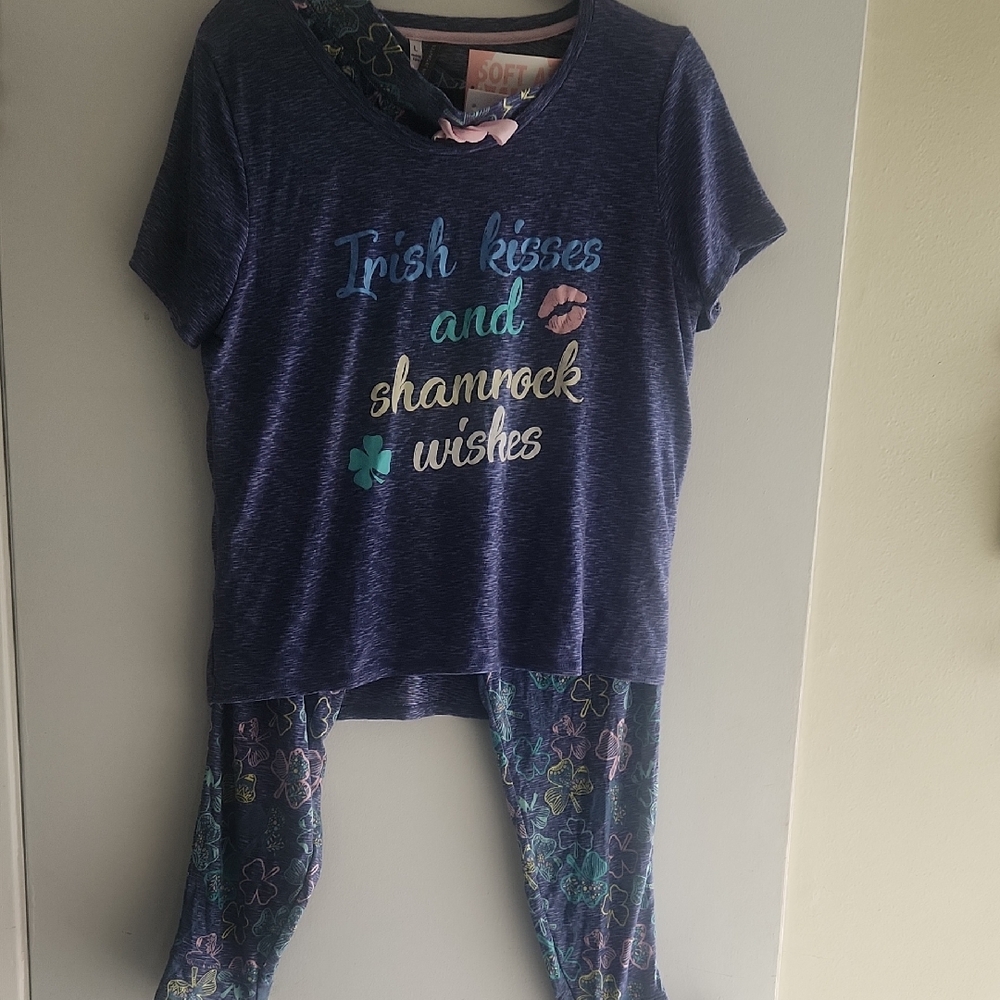 Women's Purple Shamrock Wishes Pajama Set